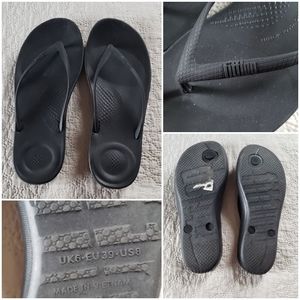 Fitflop Black sandals ~ women's size 8